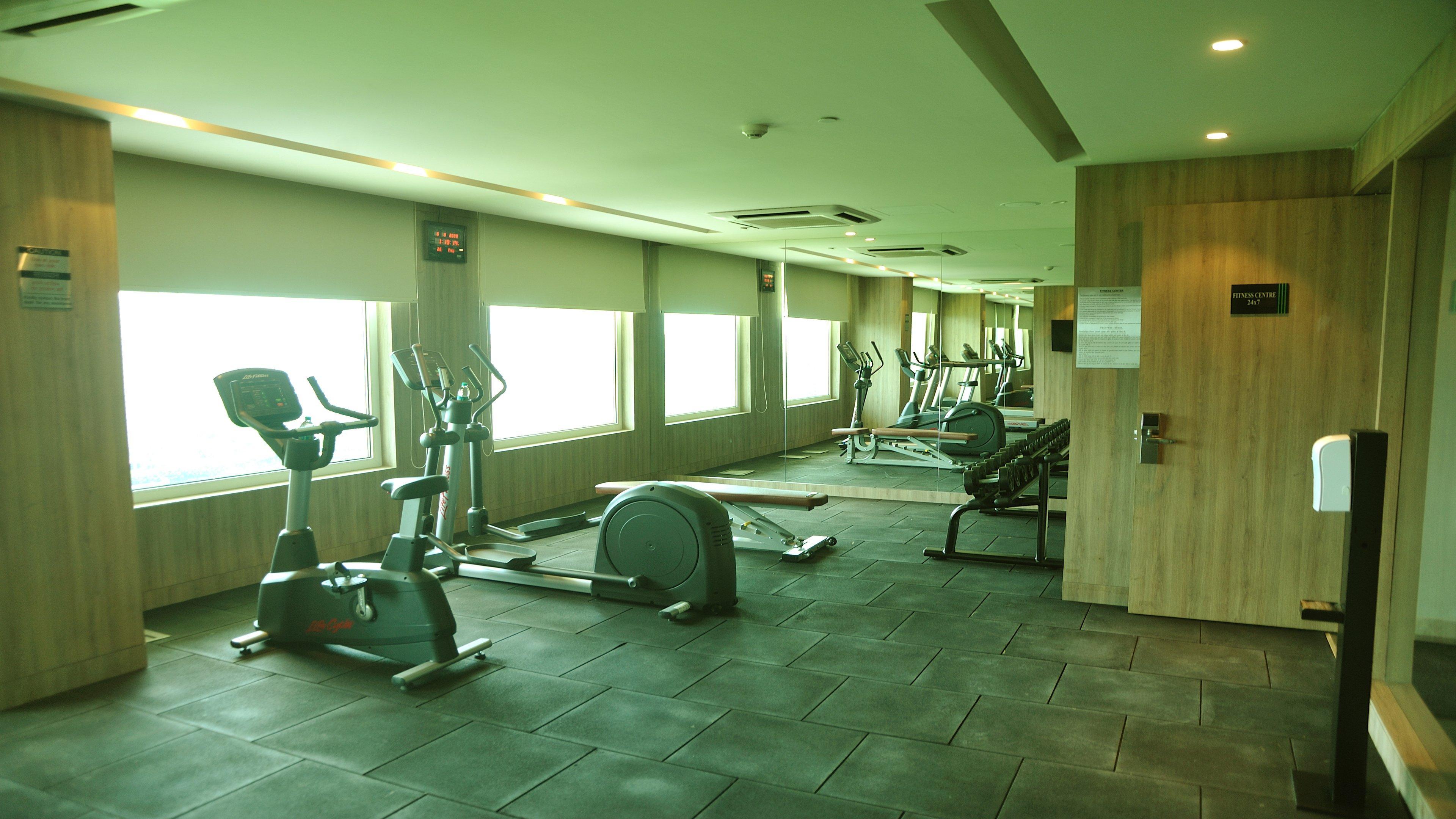 גורגאון Holiday Inn Gurugram Sector 90 By Ihg מראה חיצוני תמונה The gym at the hotel